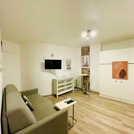 Apartment 52 Miromesnil